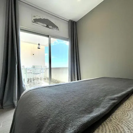 Luxury Apartment Overlooking Atlantic Ocean, Wifi * San Andrés