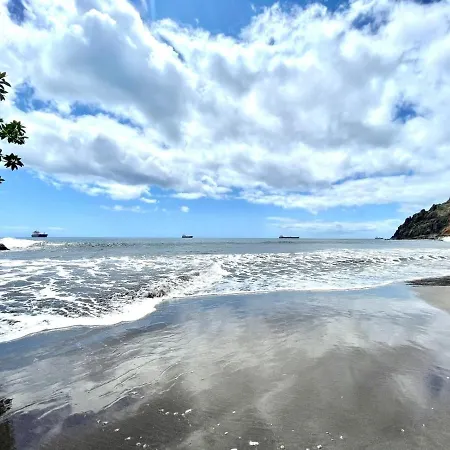 Luxury Apartment Overlooking Atlantic Ocean, Wifi *