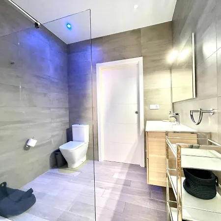 Luxury Apartment Overlooking Atlantic Ocean, Wifi