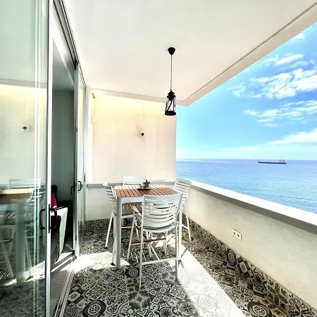 Luxury Apartment Overlooking Atlantic Ocean, Wifi *